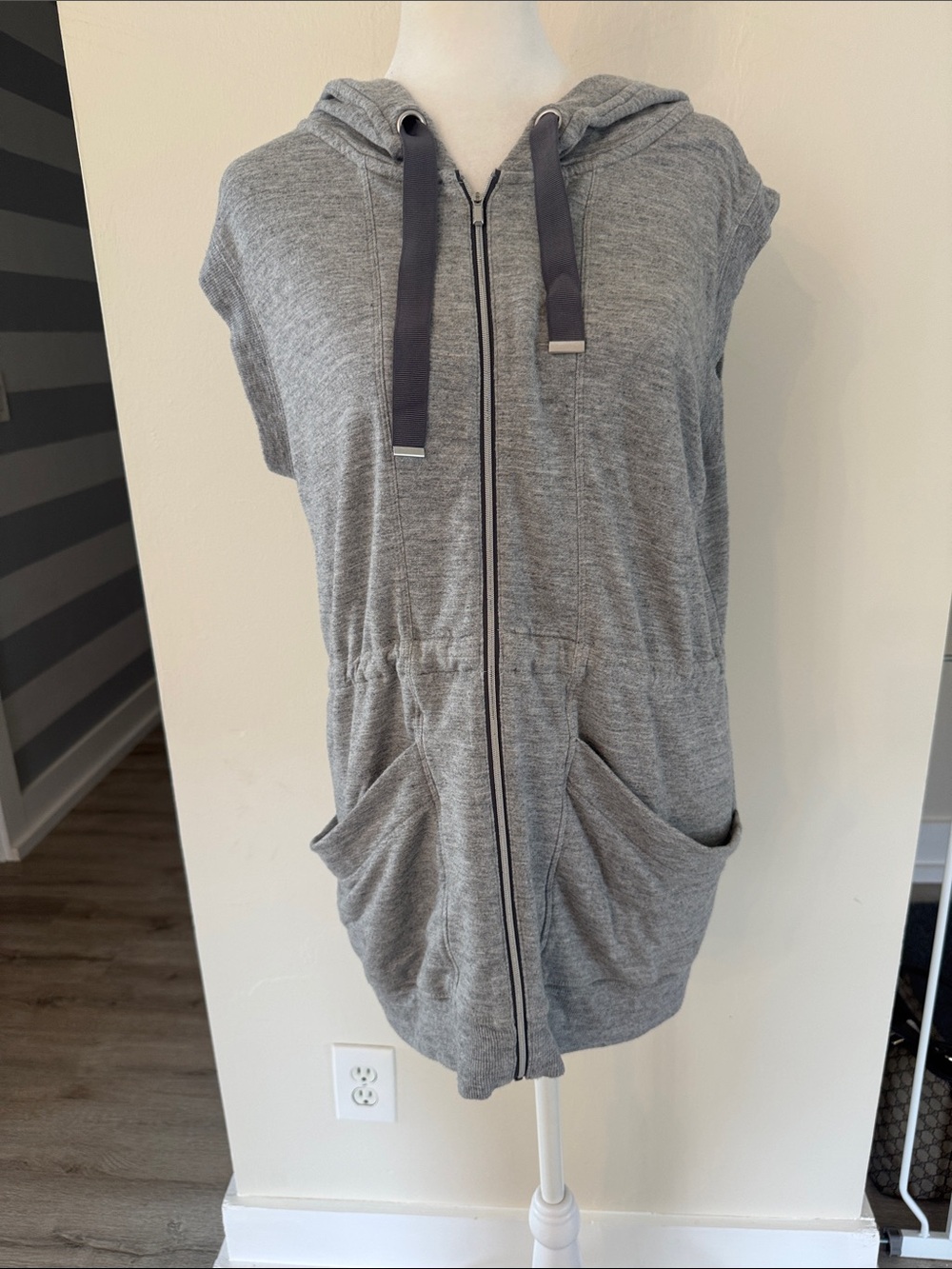 ATHLETA Lotus Hooded Jersey Tunic Vest Womens Small Full Zip Gray